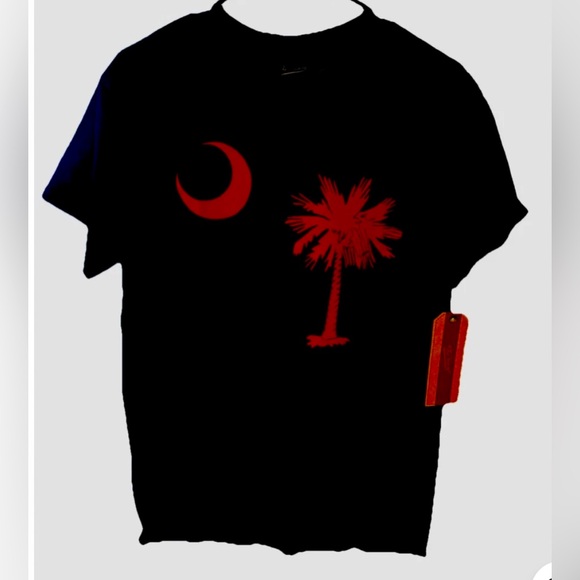 South Carolina T-shirt NWT By The Victory Sz M - Picture 1 of 7